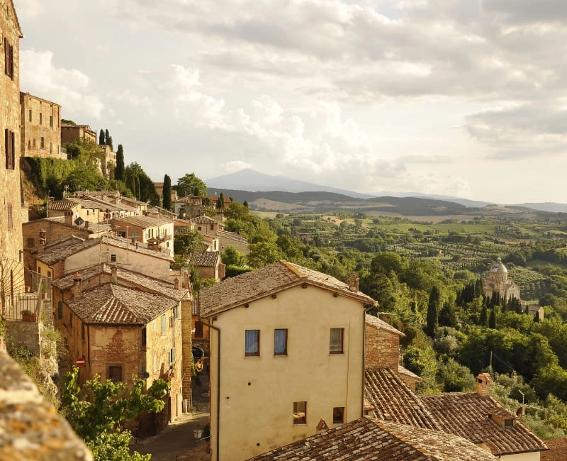 Tuscany – Rolling Hills and Vineyards