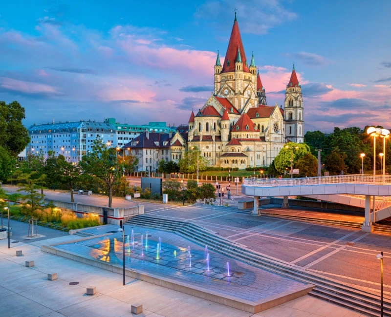 Vienna: Elegance & Empire