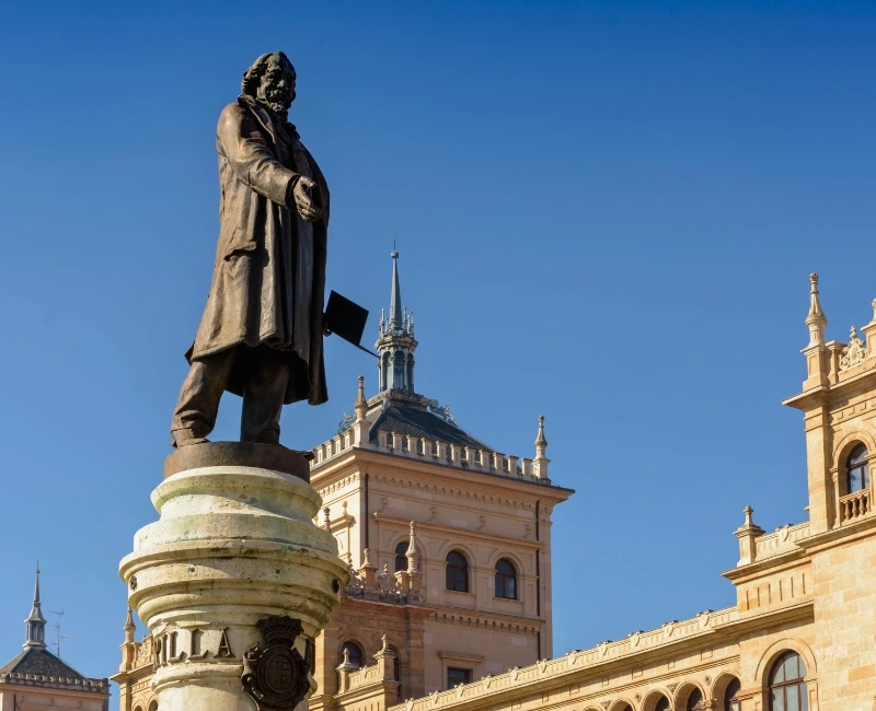 Art & Museums: From Sculpture to Contemporary Exhibits