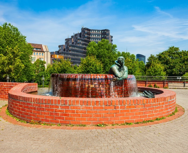 Unique Experiences & Insider Tips