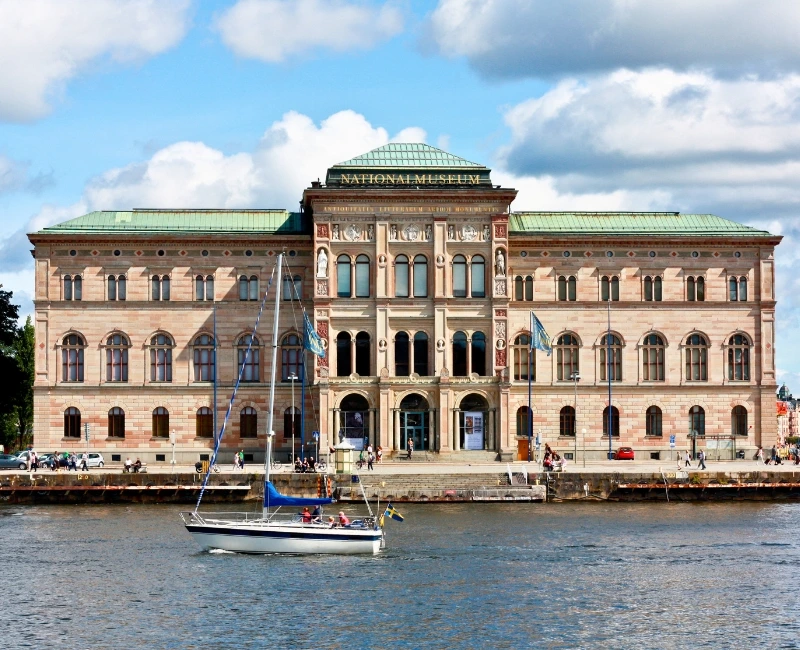 Immersing in Museums and Galleries