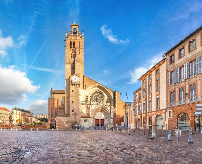 Cafés, Bars & Night Entertainment