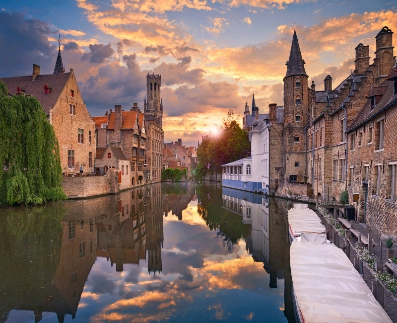 Canal Cruises & Scenic Surroundings