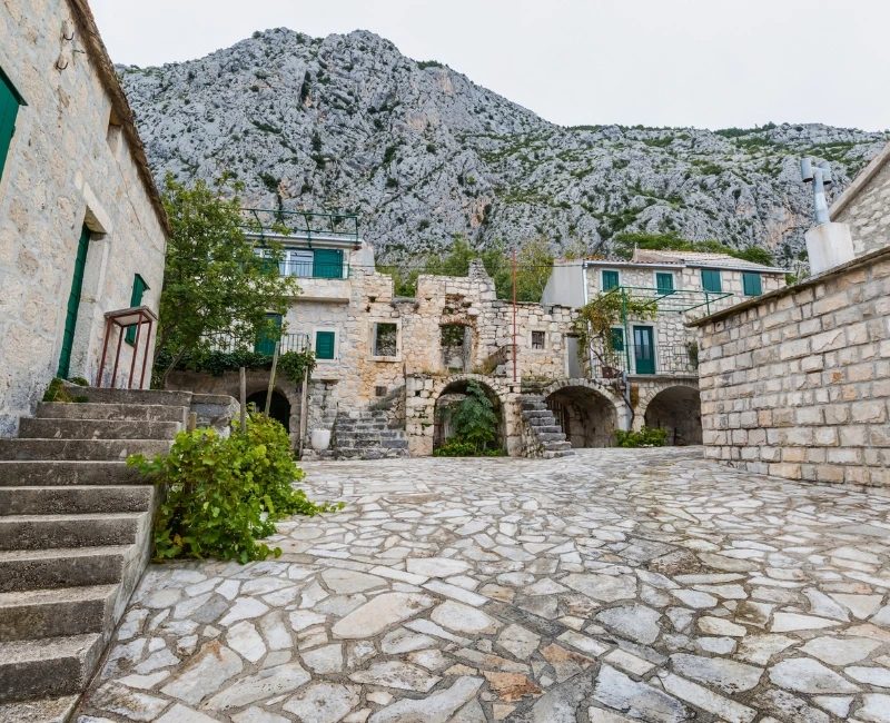 Dalmatian Traditions and Local Festivals